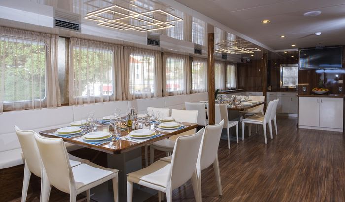 Restaurants & Dining